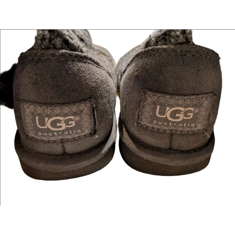 Women's UGG Gray Knit Cable Button Winter Boots Size 6